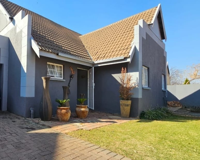 3 Bedroom Property for Sale in Grimbeeck Park North West